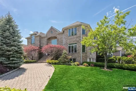 1115 Arcadian Way Fort Lee NJ 07024
