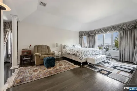 1115 Arcadian Way Fort Lee NJ 07024