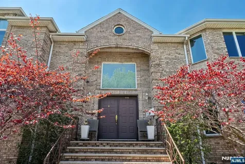1115 Arcadian Way Fort Lee NJ 07024