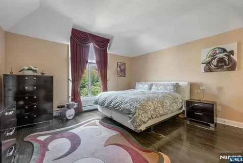 1115 Arcadian Way Fort Lee NJ 07024
