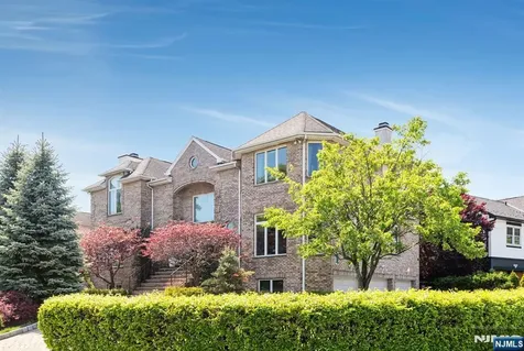 1115 Arcadian Way Fort Lee NJ 07024