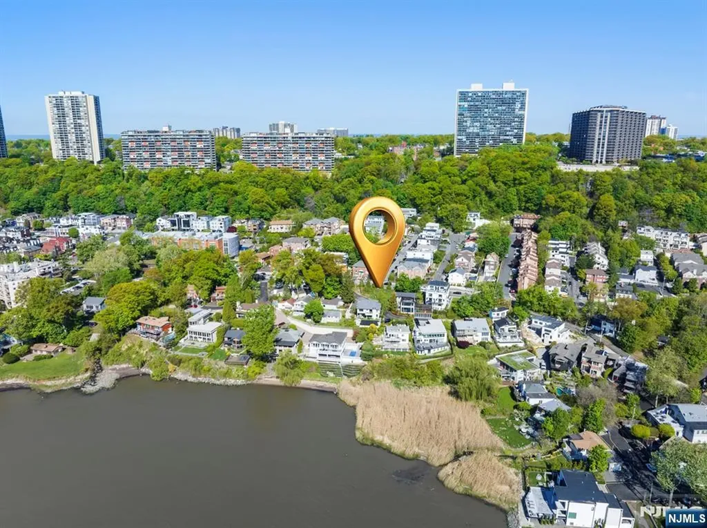 5 Vista Lane Edgewater NJ 07020