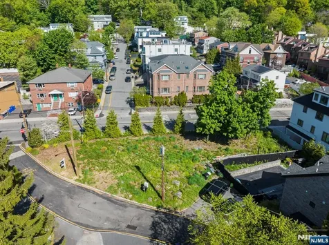 5 Vista Lane Edgewater NJ 07020