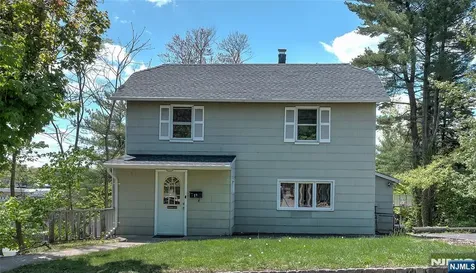 13 Hazel Avenue Livingston NJ 07039