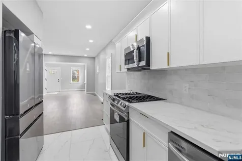 77 Lakeside Avenue Pompton Lakes NJ 07442