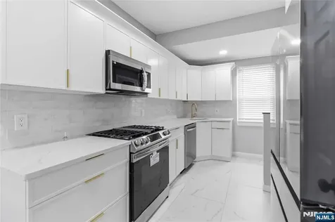 77 Lakeside Avenue Pompton Lakes NJ 07442