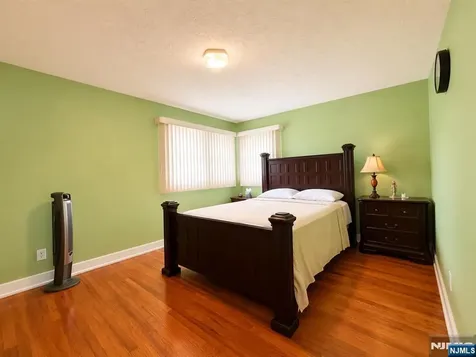 372 Main Street Bergenfield NJ 07621