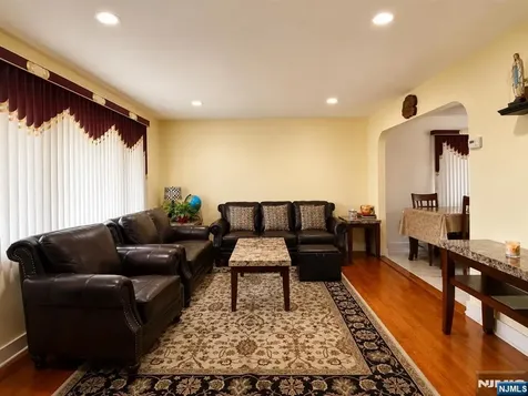 372 Main Street Bergenfield NJ 07621