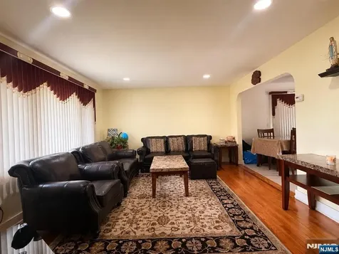 372 Main Street Bergenfield NJ 07621