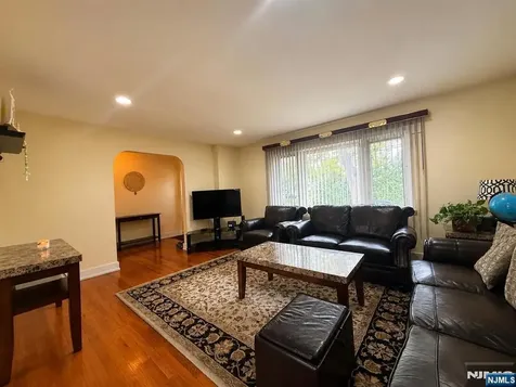 372 Main Street Bergenfield NJ 07621