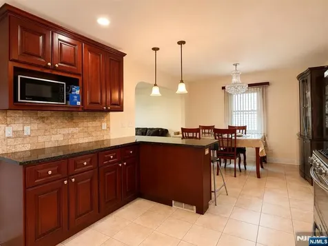 372 Main Street Bergenfield NJ 07621