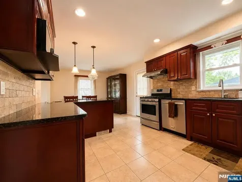 372 Main Street Bergenfield NJ 07621