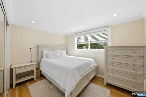11 Homewood Way Montclair NJ 07042