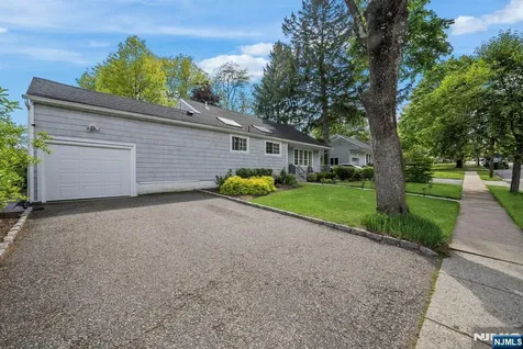 11 Homewood Way Montclair NJ 07042