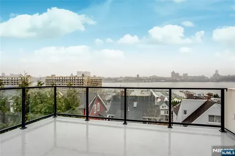 7 Adelaide Edgewater NJ 07020