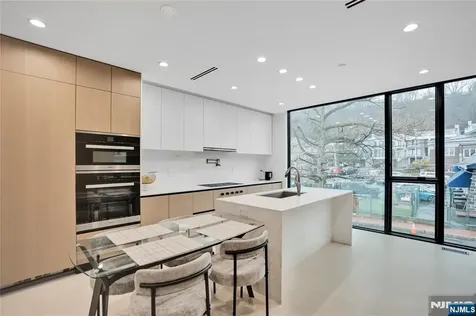 7 Adelaide Edgewater NJ 07020