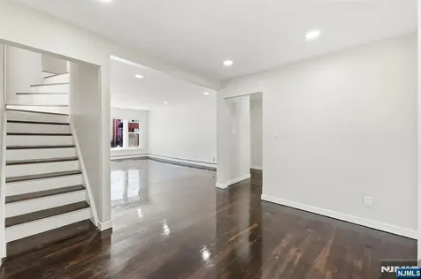 325 Schley Street Newark NJ 07112