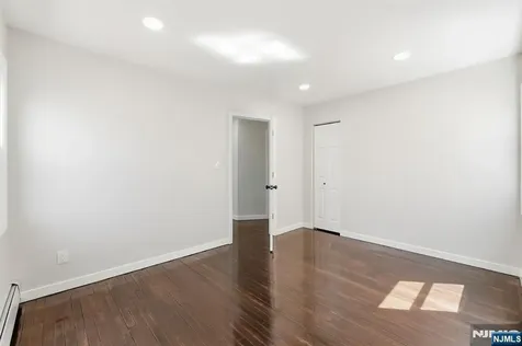 325 Schley Street Newark NJ 07112