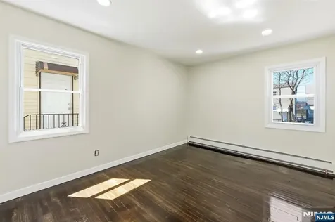 325 Schley Street Newark NJ 07112
