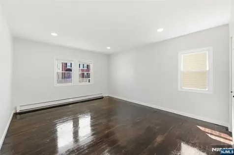 325 Schley Street Newark NJ 07112