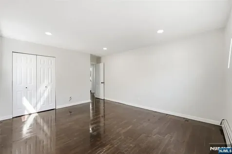 325 Schley Street Newark NJ 07112