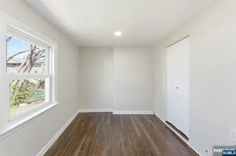 325 Schley Street Newark NJ 07112