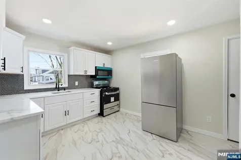 325 Schley Street Newark NJ 07112