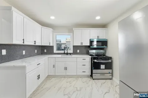 325 Schley Street Newark NJ 07112