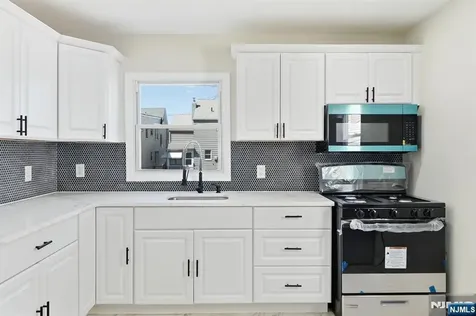 325 Schley Street Newark NJ 07112