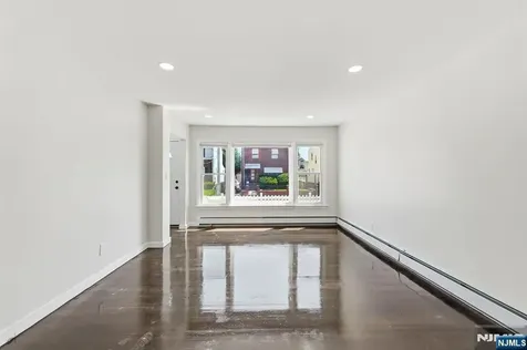 325 Schley Street Newark NJ 07112