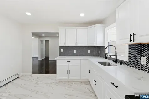 325 Schley Street Newark NJ 07112