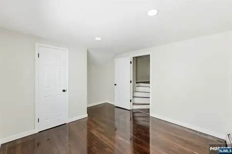 325 Schley Street Newark NJ 07112