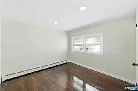 325 Schley Street Newark NJ 07112