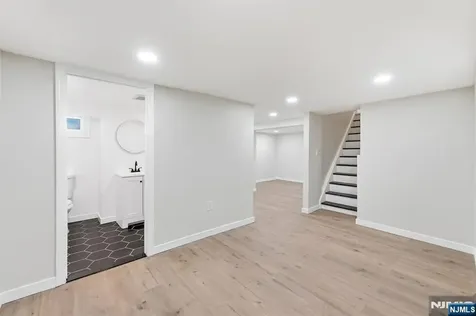 325 Schley Street Newark NJ 07112