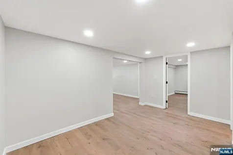 325 Schley Street Newark NJ 07112