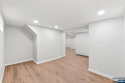 325 Schley Street Newark NJ 07112