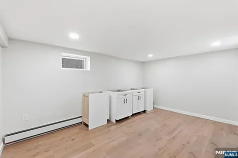 325 Schley Street Newark NJ 07112