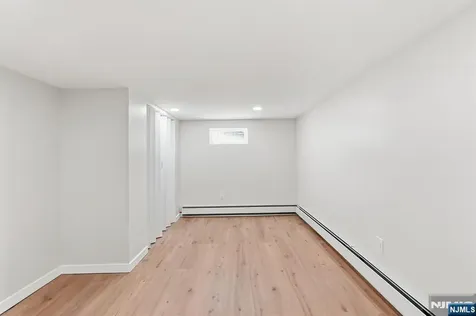 325 Schley Street Newark NJ 07112