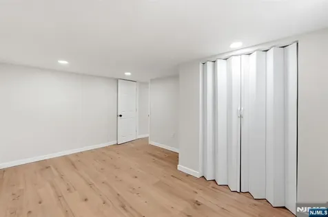 325 Schley Street Newark NJ 07112