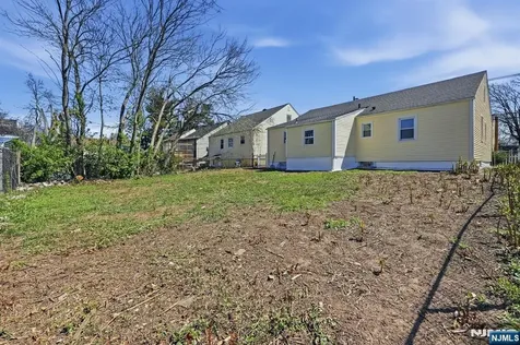 325 Schley Street Newark NJ 07112