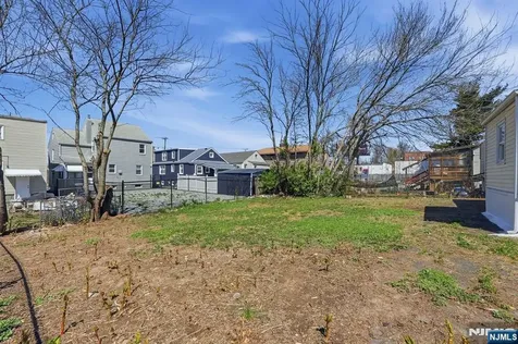 325 Schley Street Newark NJ 07112