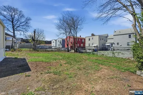 325 Schley Street Newark NJ 07112