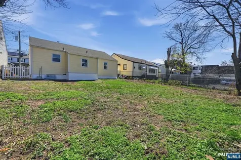 325 Schley Street Newark NJ 07112
