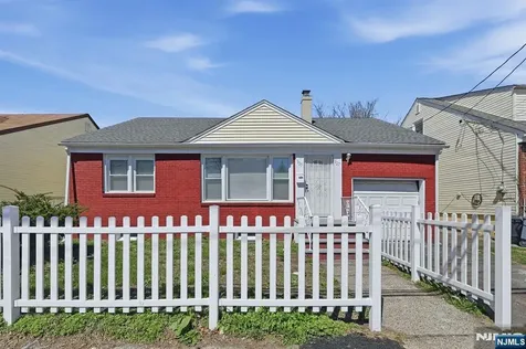 325 Schley Street Newark NJ 07112