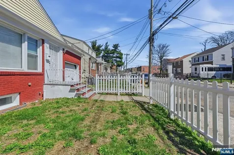 325 Schley Street Newark NJ 07112