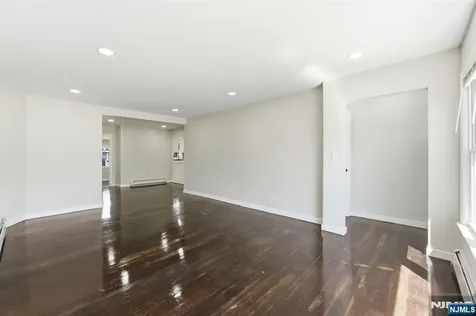 325 Schley Street Newark NJ 07112