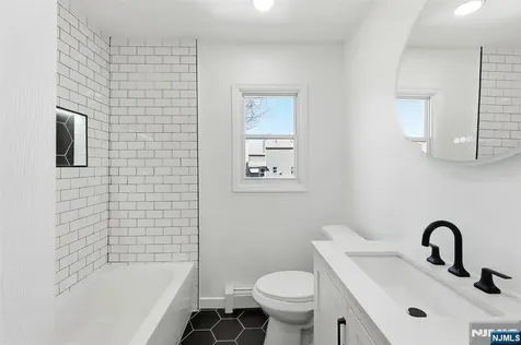 325 Schley Street Newark NJ 07112