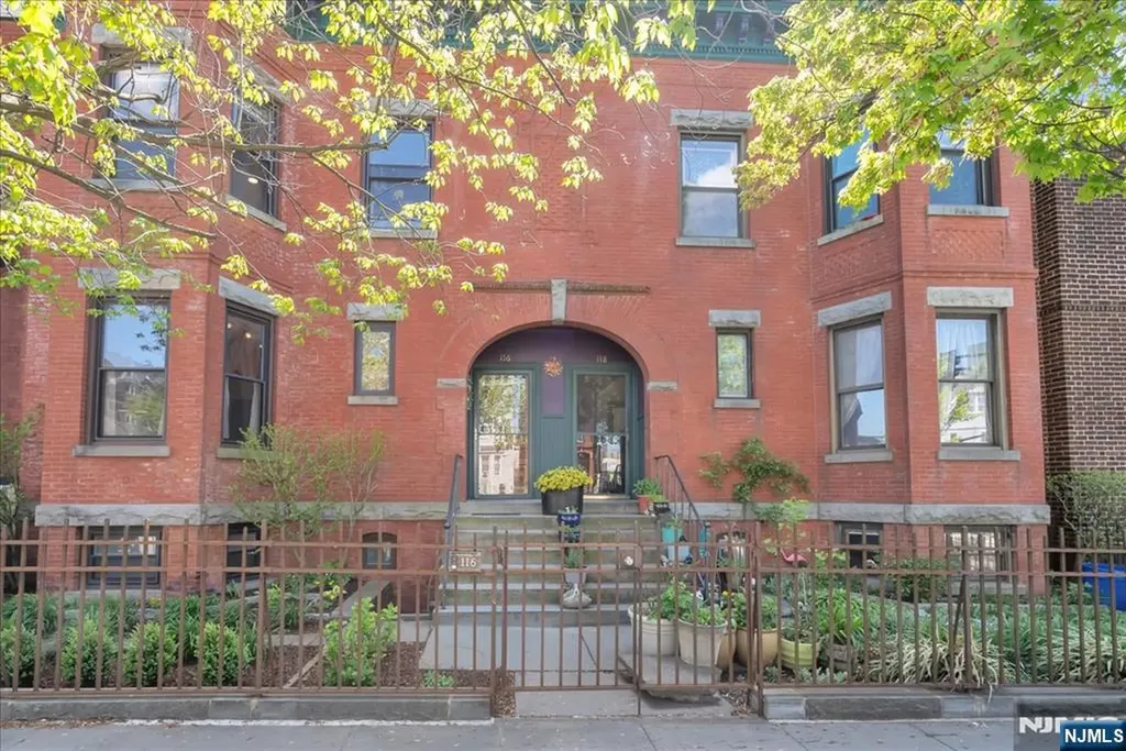 116 Park Avenue Newark NJ 07104
