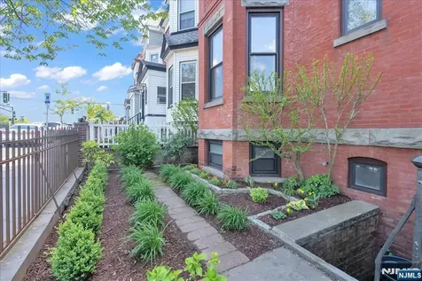 116 Park Avenue Newark NJ 07104