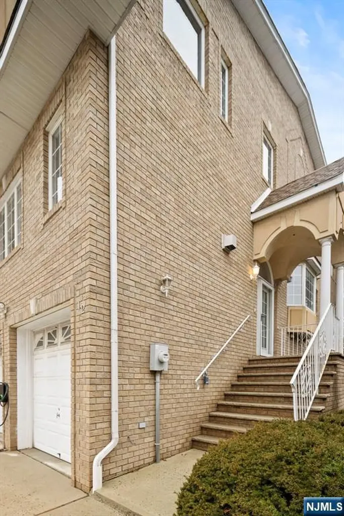 12 Liberty Court Secaucus NJ 07094